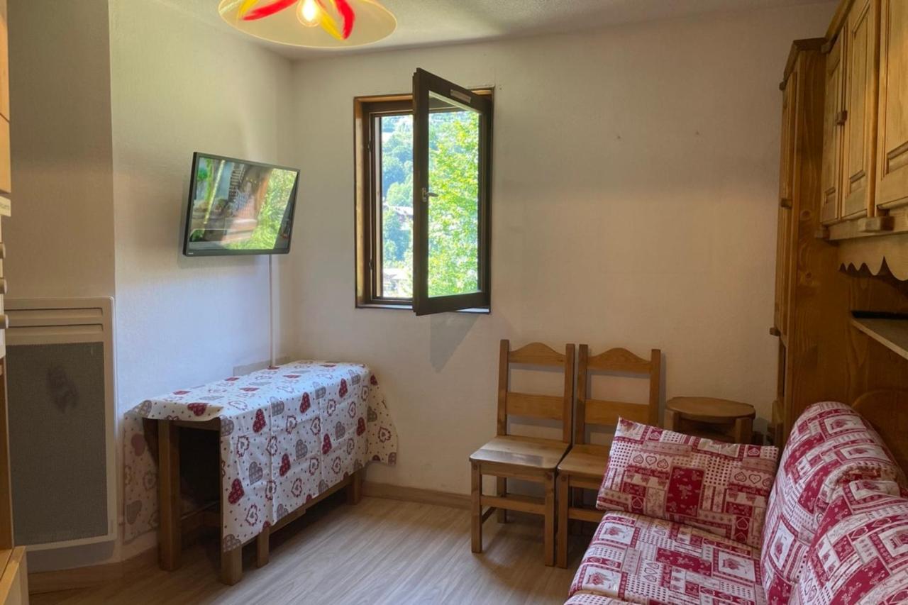 Vue Des "Chavants" Studio 20 M With Balcony เลอุชส์ ภายนอก รูปภาพ